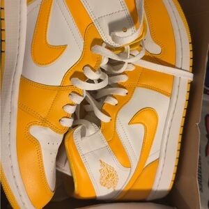 Jordan 1 gold university sneakers